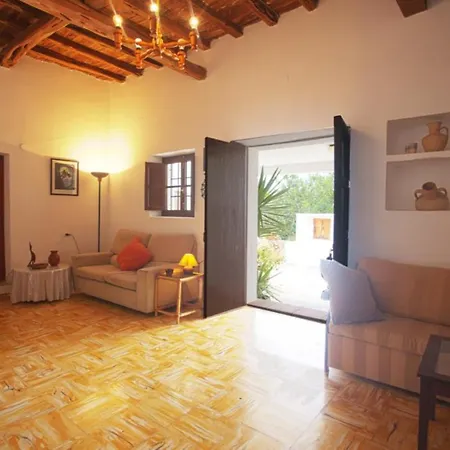 Tunicu Has Amazing Sea Views And Is Located In A Quiet Area Near To